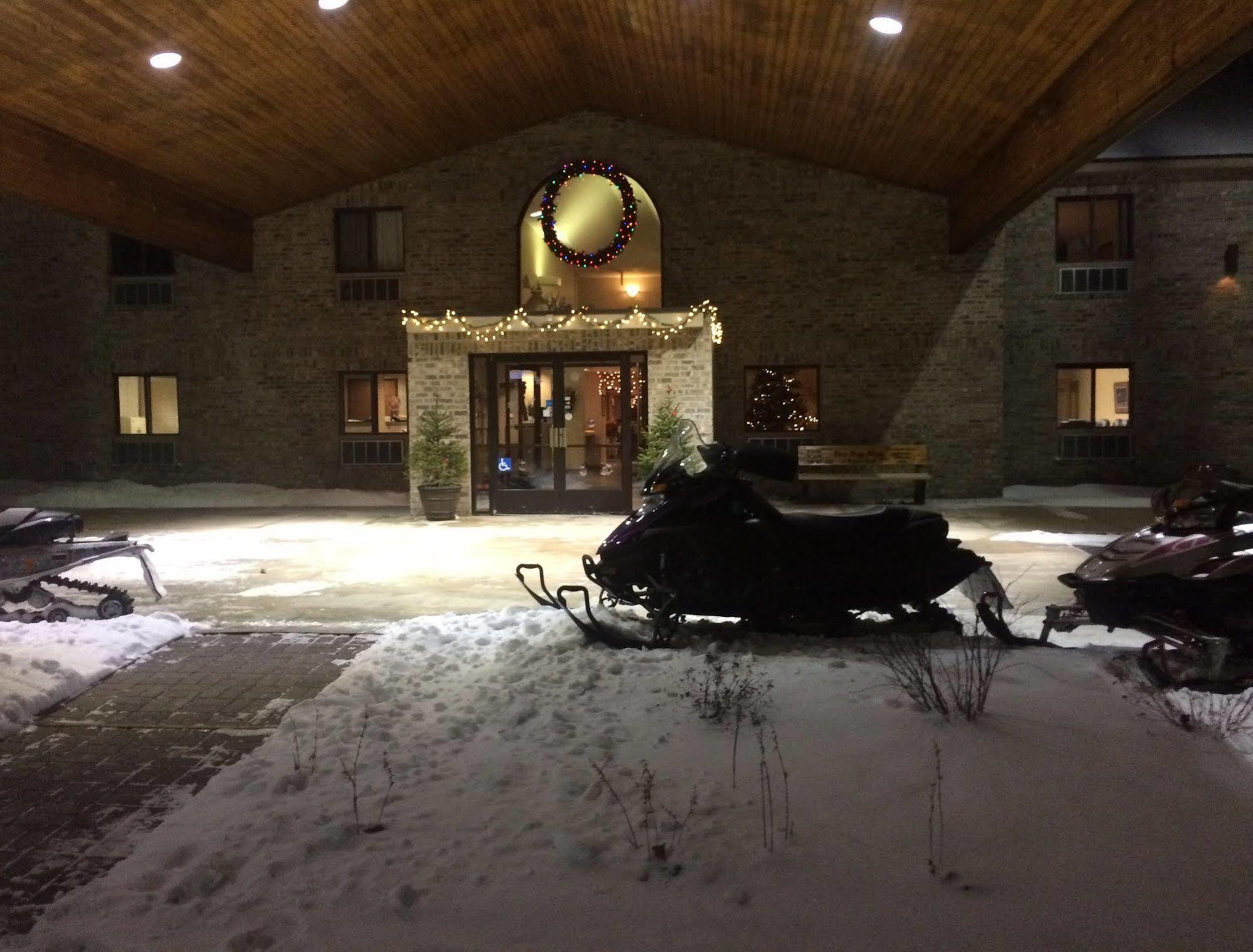 All Seasons Resort Kalkaska Exterior photo
